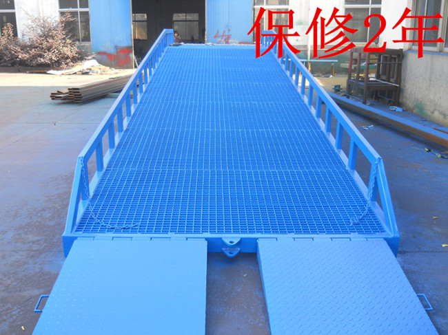 移動(dòng)式登車(chē)橋 集裝箱裝卸貨平臺(tái) 移動(dòng)式登車(chē)橋 集裝箱裝卸貨平臺(tái)